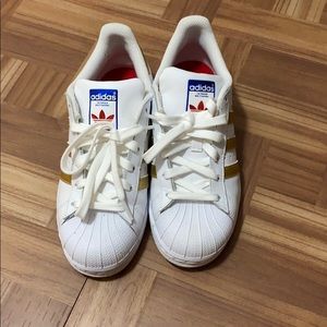 Adidas superstars